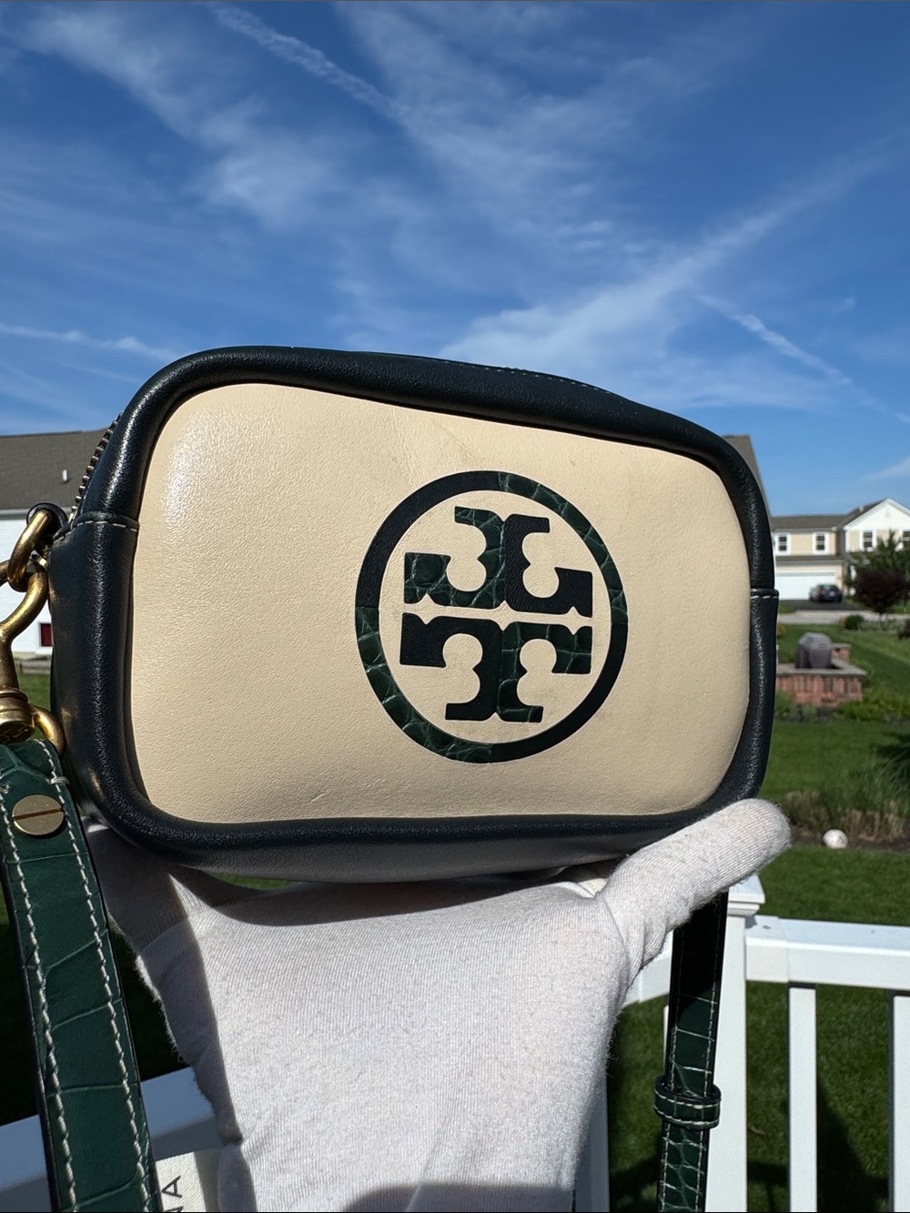 💚Tory Burch Cream and Black leather Logo Crossbody Camera Bag💚